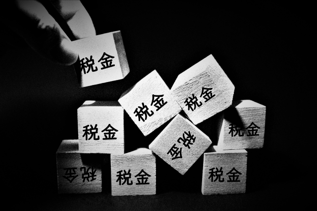 積み上げられた税金と書かれたブロック